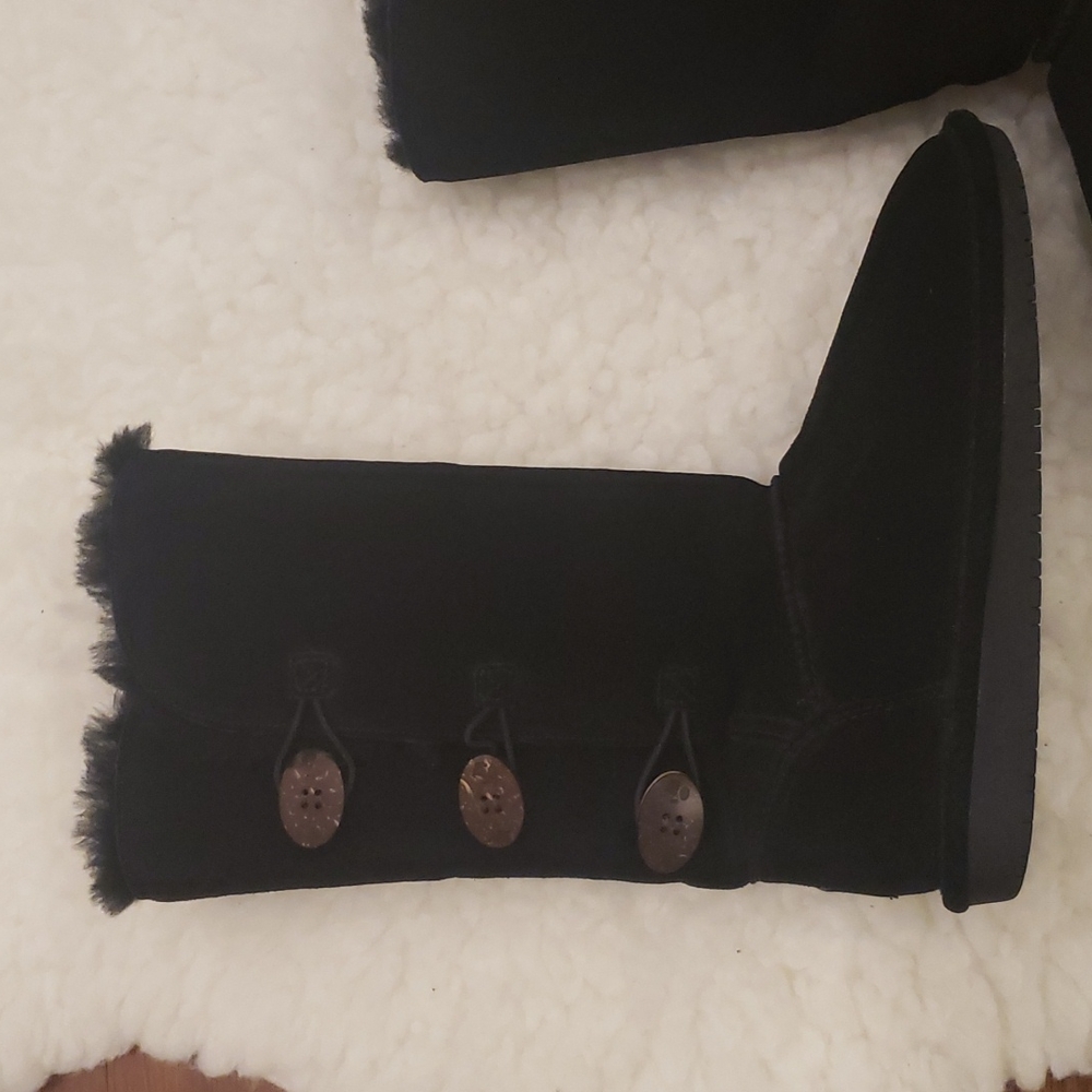 Bearpaw Boots Size 7 - image 3